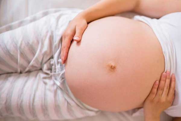 杭州借卵生娃_石柱高龄产妇如何试管备孕？想要母子平安这4点是关键