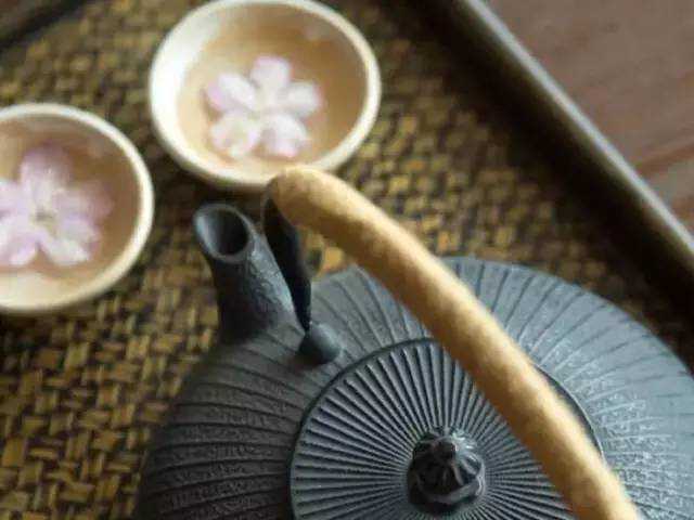 「老卜奎说茶」边吃饭边喝茶，到底好不好？