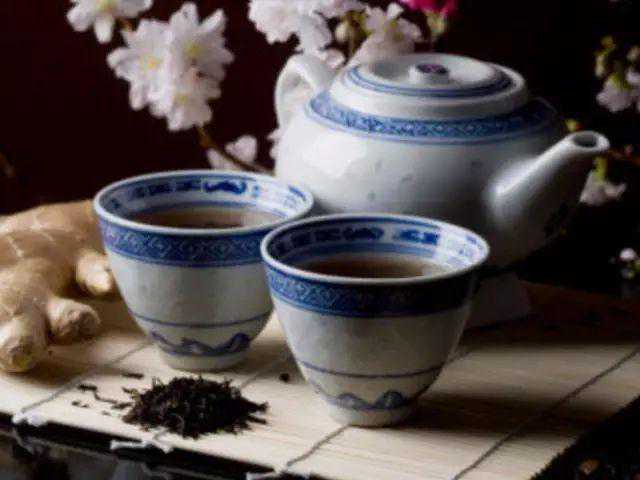 「老卜奎说茶」边吃饭边喝茶，到底好不好？